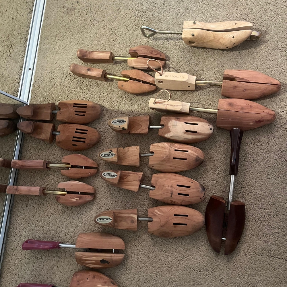 7 Pairs Of Assorted Wooden Shoe Trees, One Extra, Shoe Strecher, And Shoe Horn